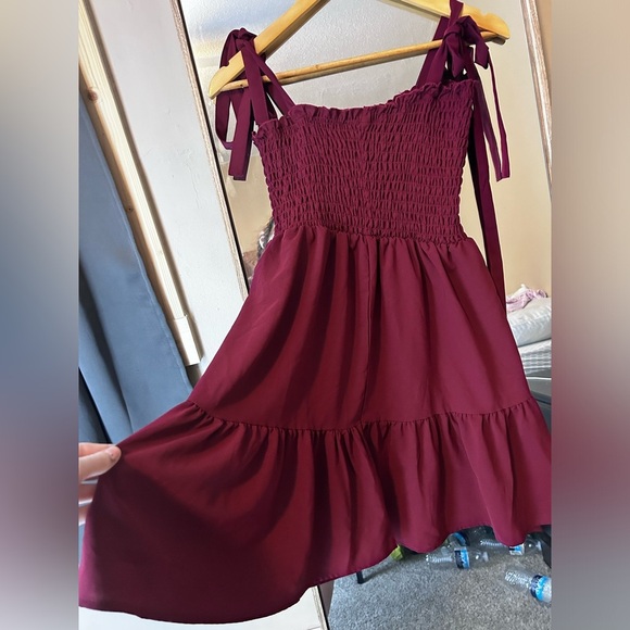 Burgundy Tie Shoulder Smocked Pleated Dress XS - Picture 2 of 5